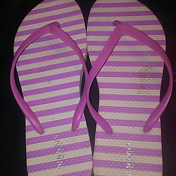2 pairs of Old Navy flip flops Size 7 - Picture 2 of 5